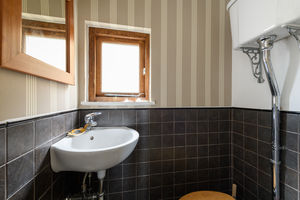 Cloakroom- click for photo gallery